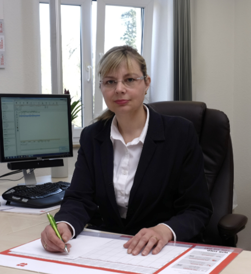 Elke Steinicke, Prokuristin